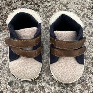 Baby shoes (9-12months)